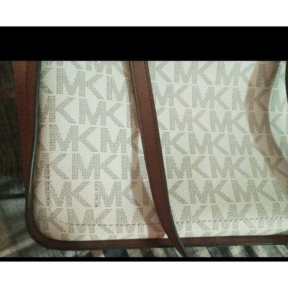 Michael Kors Jet Set Large Tote Saffiano Leather-– Vanilla/Acorn - Picture 3 of 12